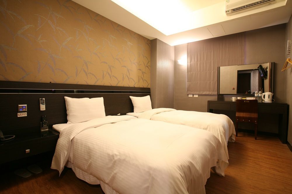 Military 75 Hotel Тайджун Екстериор снимка
