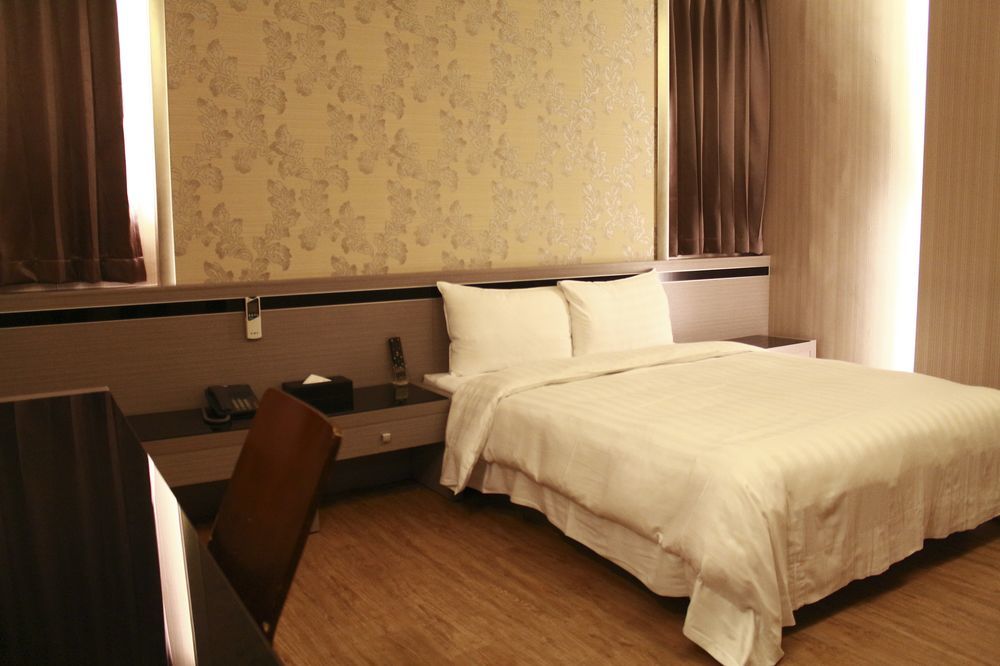 Military 75 Hotel Тайджун Екстериор снимка