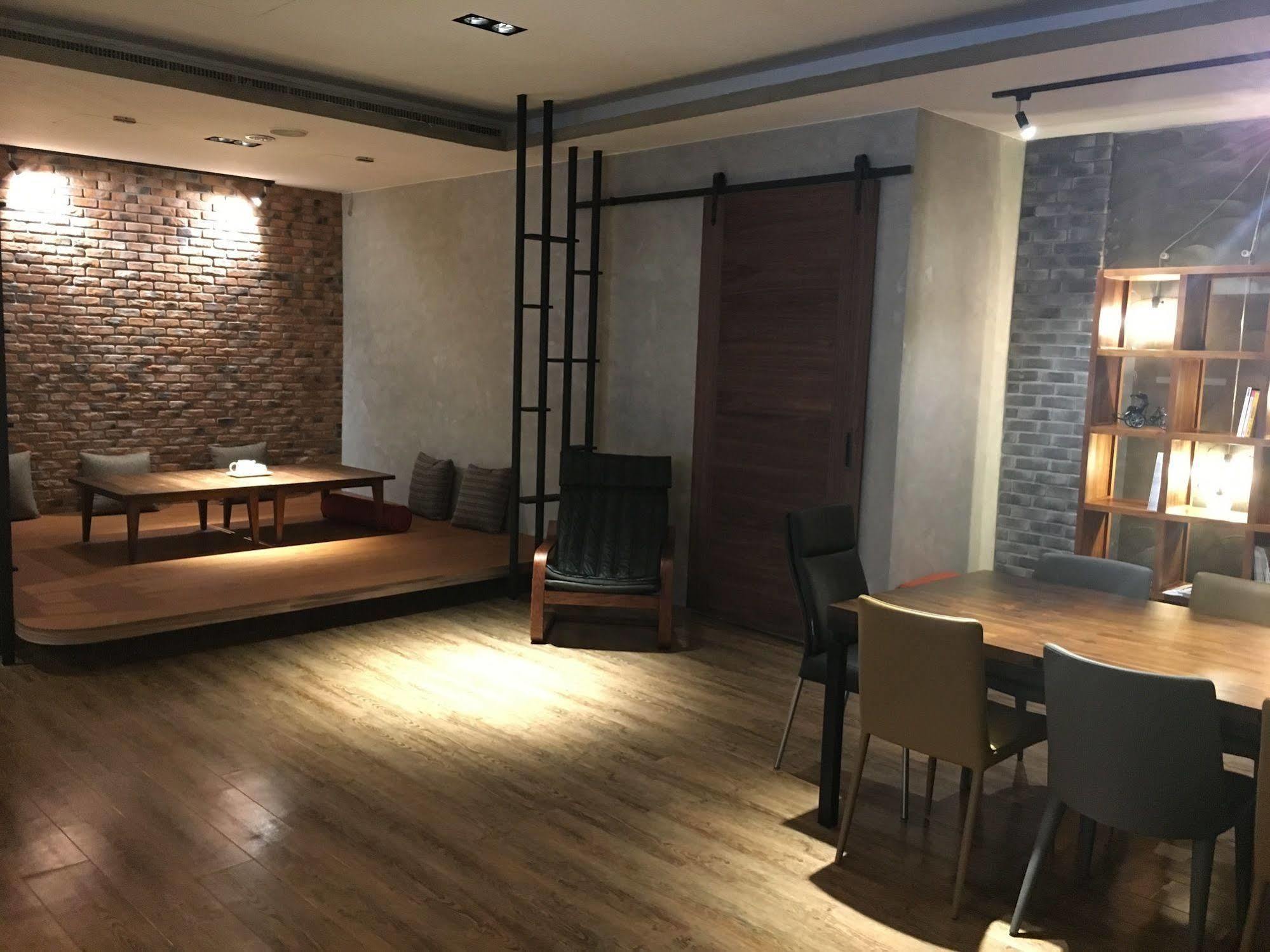 Military 75 Hotel Тайджун Екстериор снимка