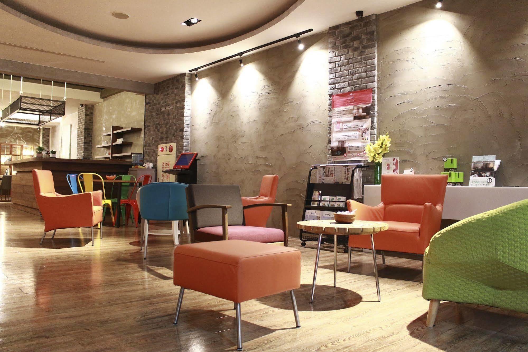 Military 75 Hotel Тайджун Екстериор снимка