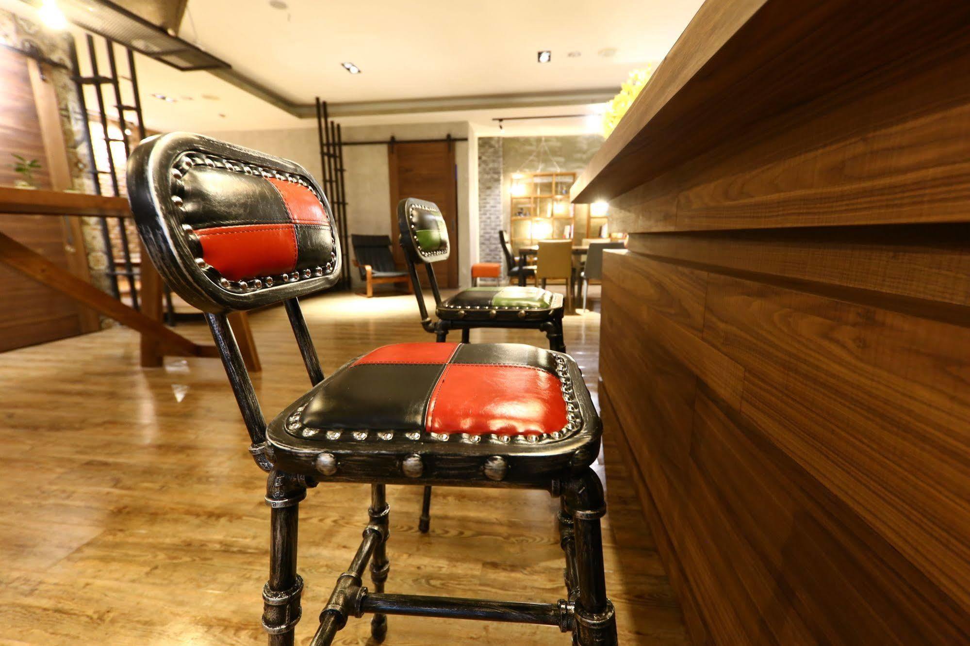 Military 75 Hotel Тайджун Екстериор снимка