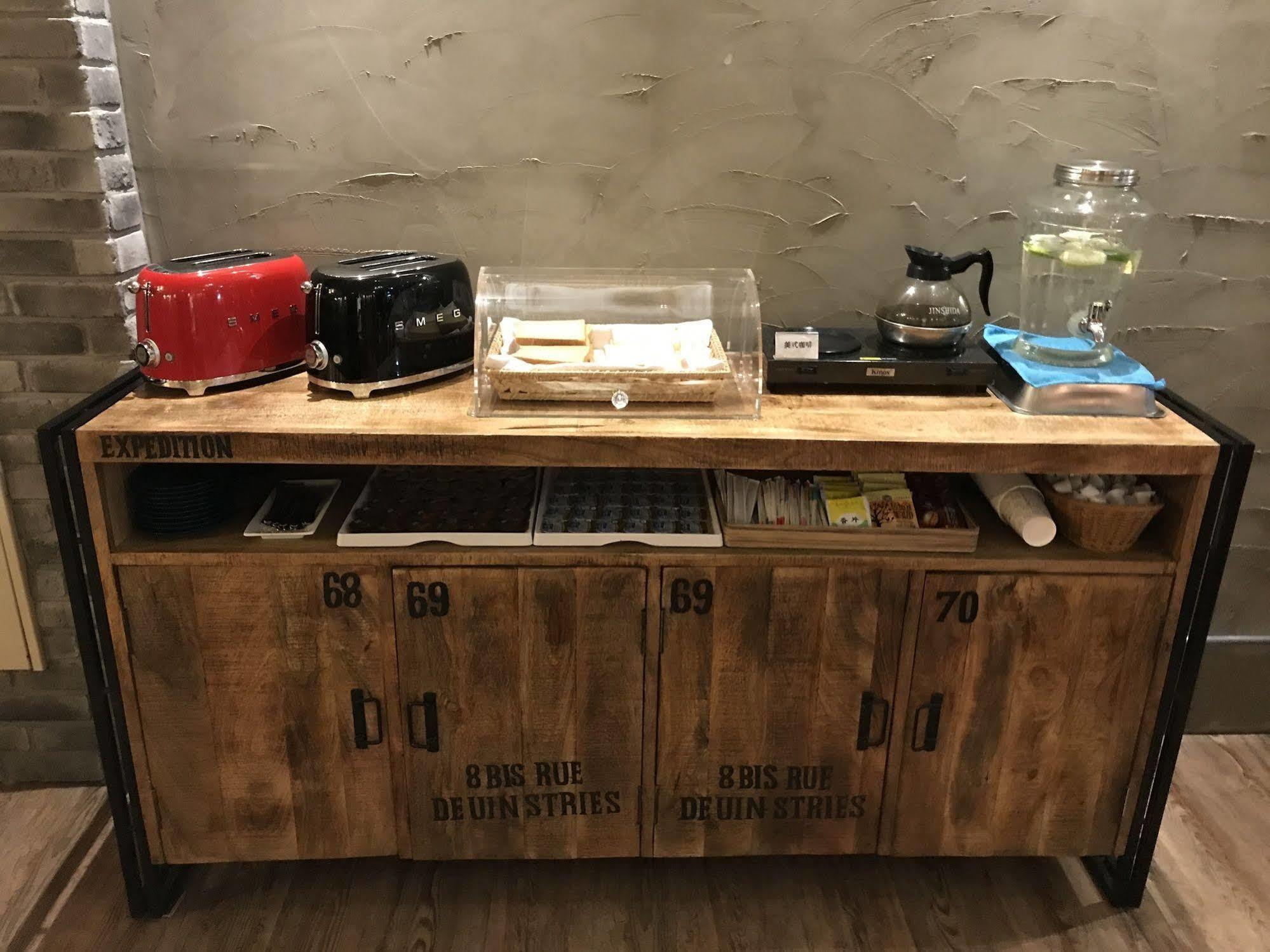 Military 75 Hotel Тайджун Екстериор снимка