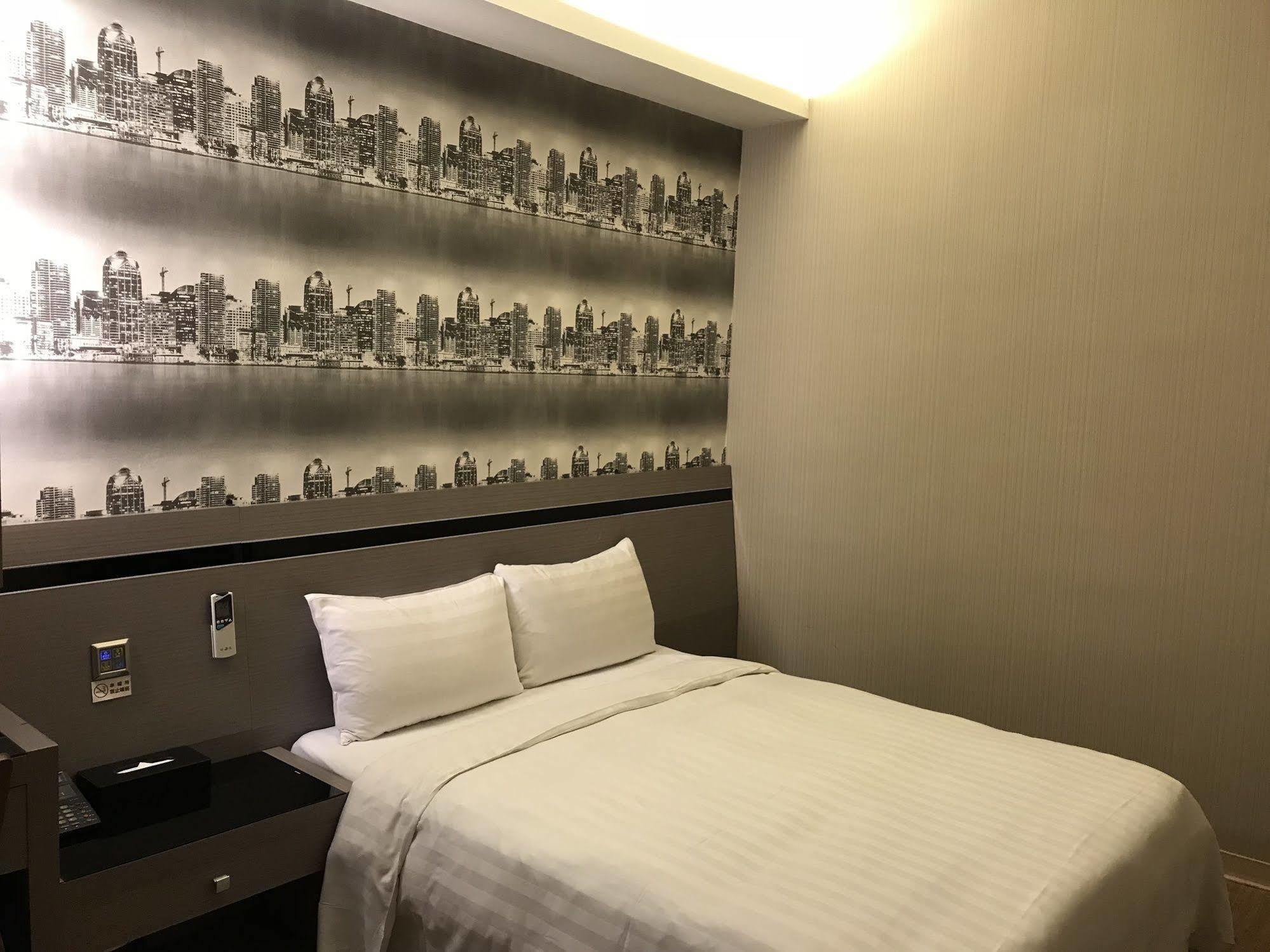 Military 75 Hotel Тайджун Екстериор снимка