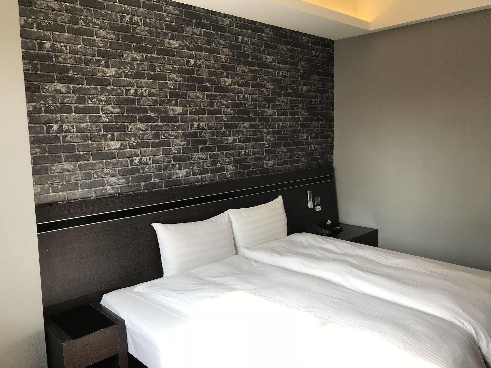 Military 75 Hotel Тайджун Екстериор снимка