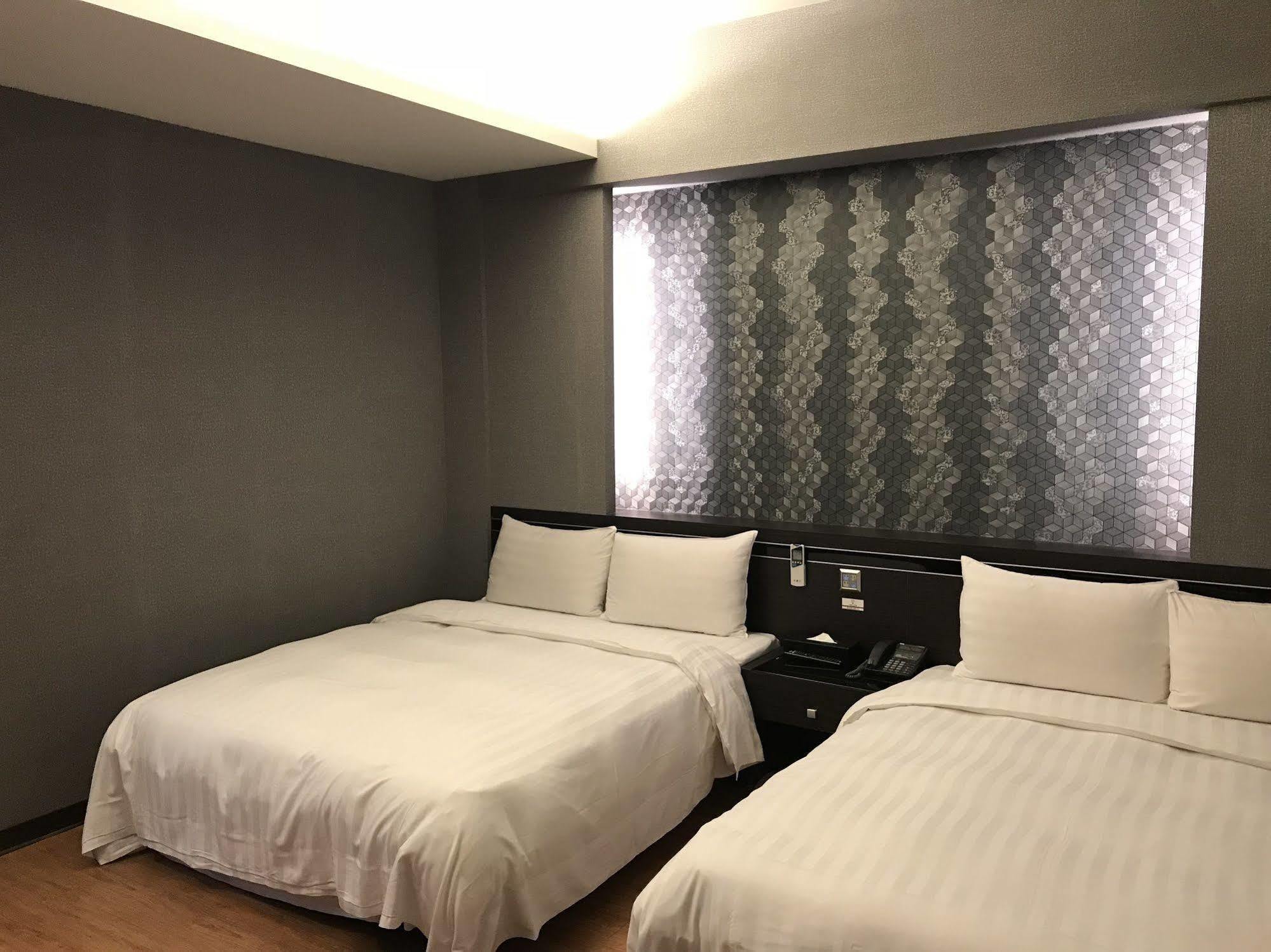 Military 75 Hotel Тайджун Екстериор снимка
