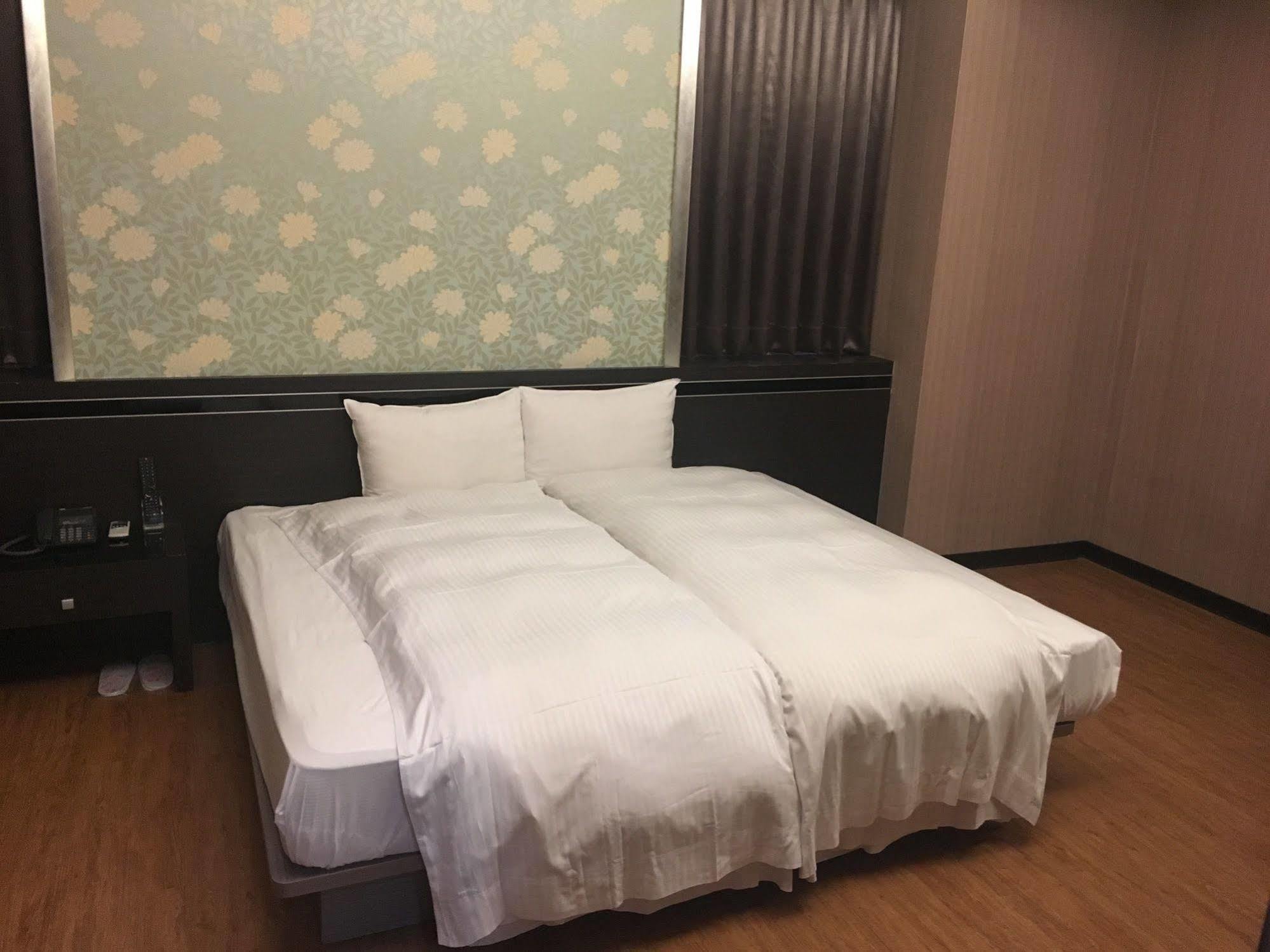 Military 75 Hotel Тайджун Екстериор снимка